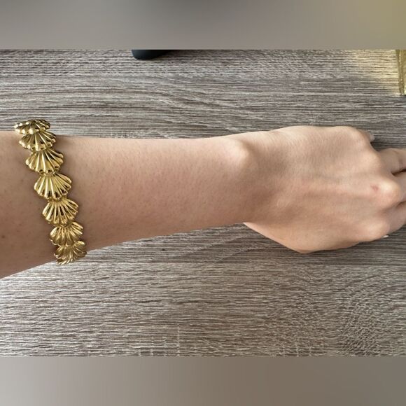 Gold Shell Bracelet N911 - Picture 5 of 5